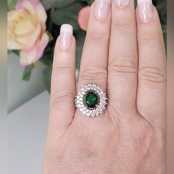 Sterling Silver Emerald Halo Cocktail Ring 💍 🥰 8 - Picture 8 of 8